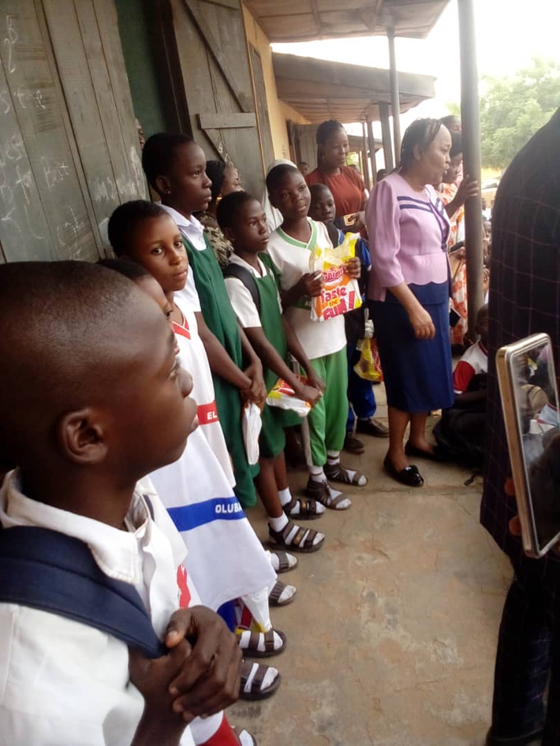 Presentation of gifts to outstanding students of Eyinni High School