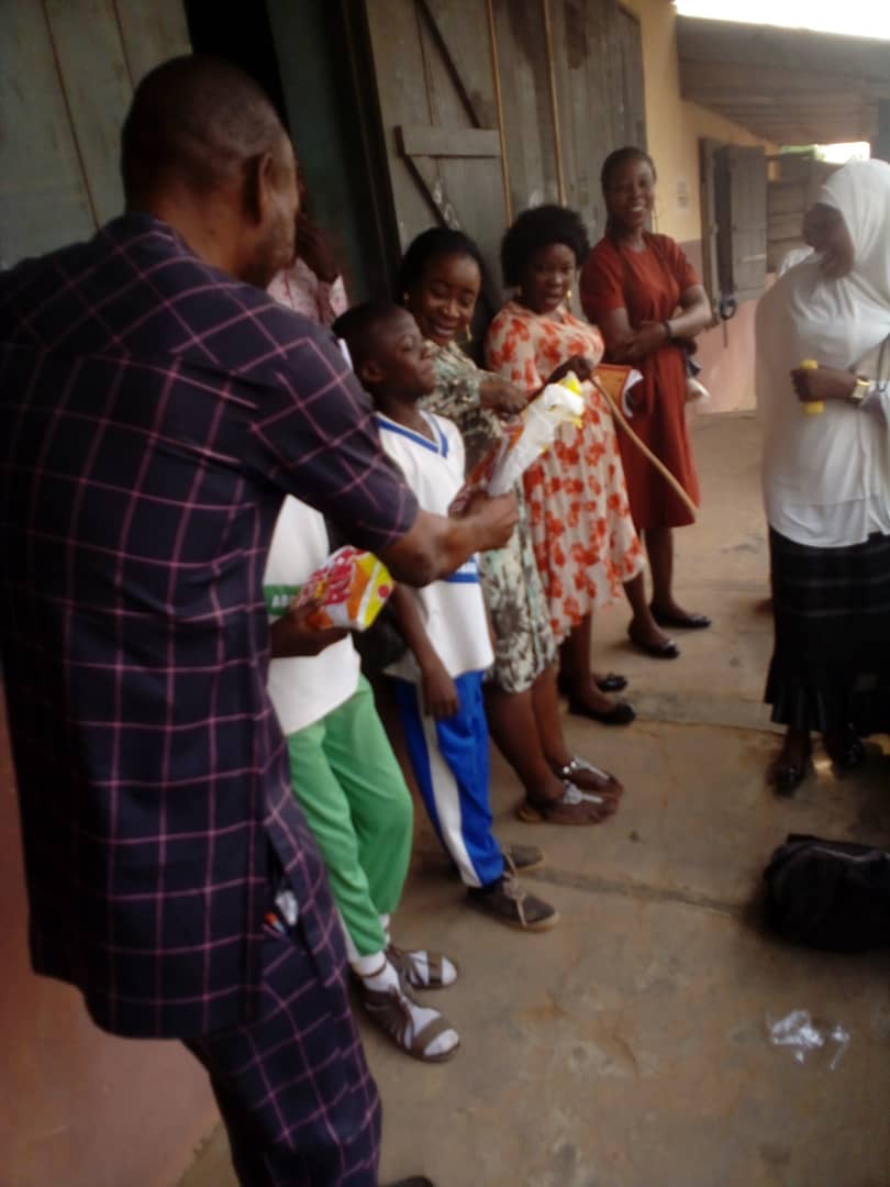 Presentation of gifts to outstanding students of Eyinni High School